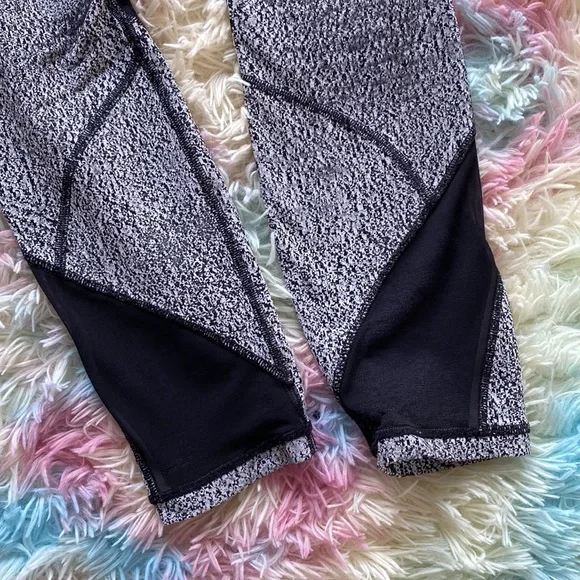 ✨Lululemon Athletica Outrun Tight Sz 4✨ - Picture 5 of 10